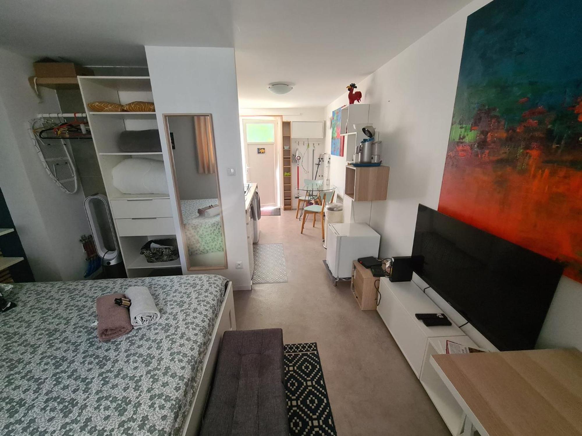 Beau Studio Equipe - Calme Et Confortable Bourg-en-Bresse Bagian luar foto