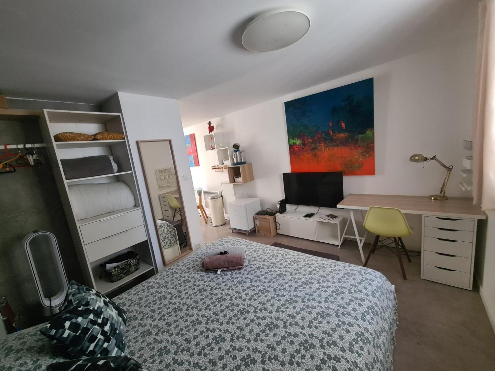 Beau Studio Equipe - Calme Et Confortable Bourg-en-Bresse Bagian luar foto
